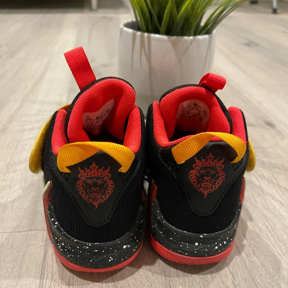 Boy’s Nike LeBron James Witness VII - Picture 4 of 6